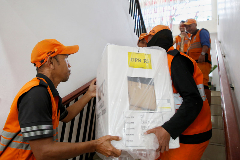 6.Pendistribusian Logistik Pemilu.jpg