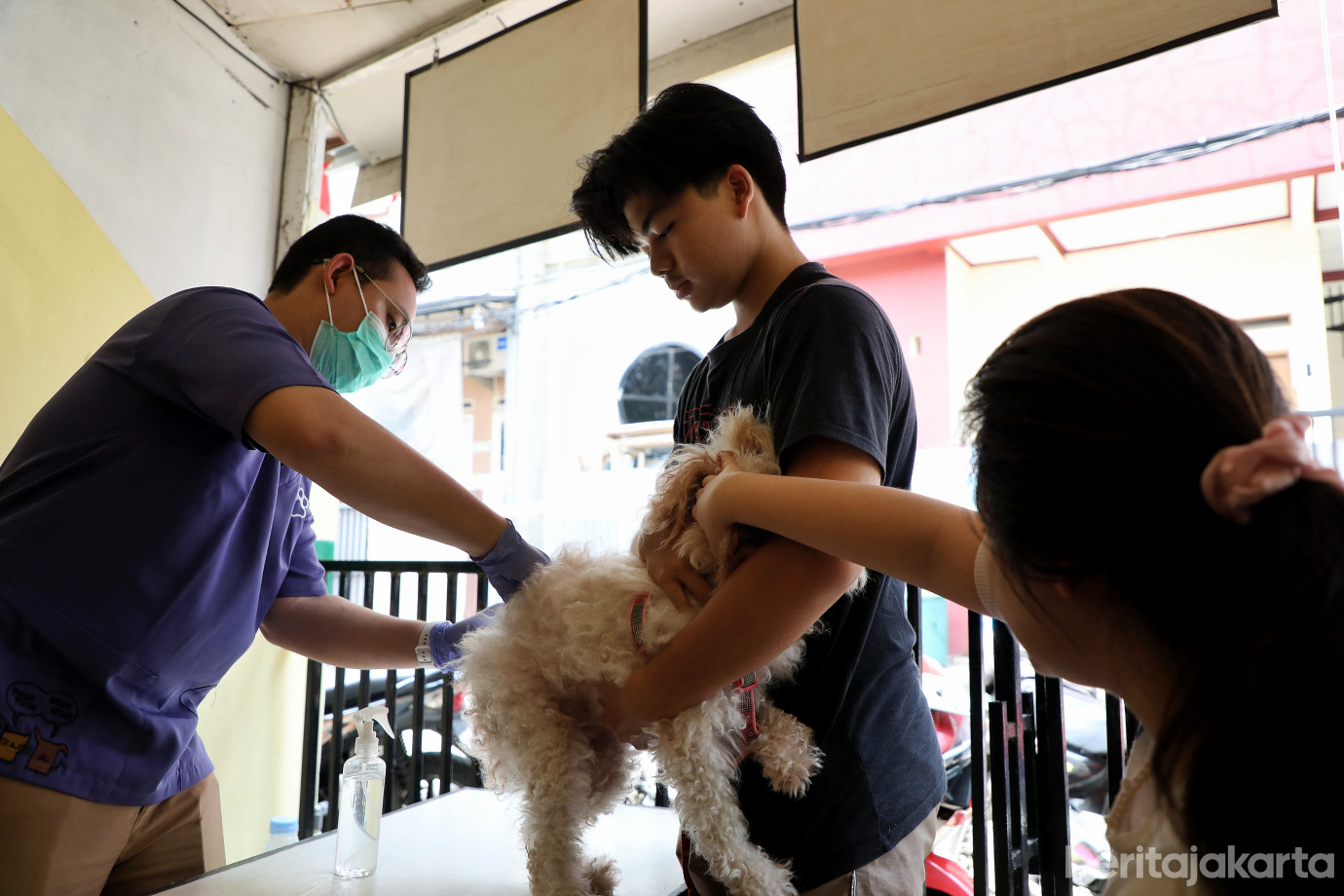 4.Vaksinasi Rabies di Bambu Apus.jpg