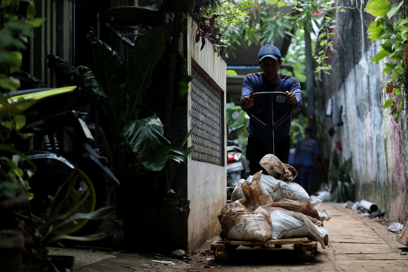 2.Satgas SDA Pancoran Buat Saluran Baru di Jalan Pengadegan IX.jpg