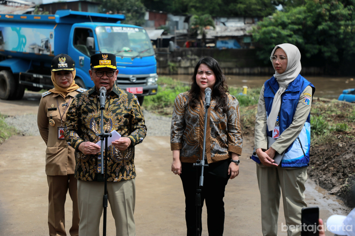 9gubernur cek kali.jpg