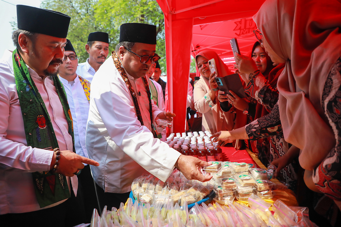 wagub-hut-jkt-kel-kamal-06.jpg