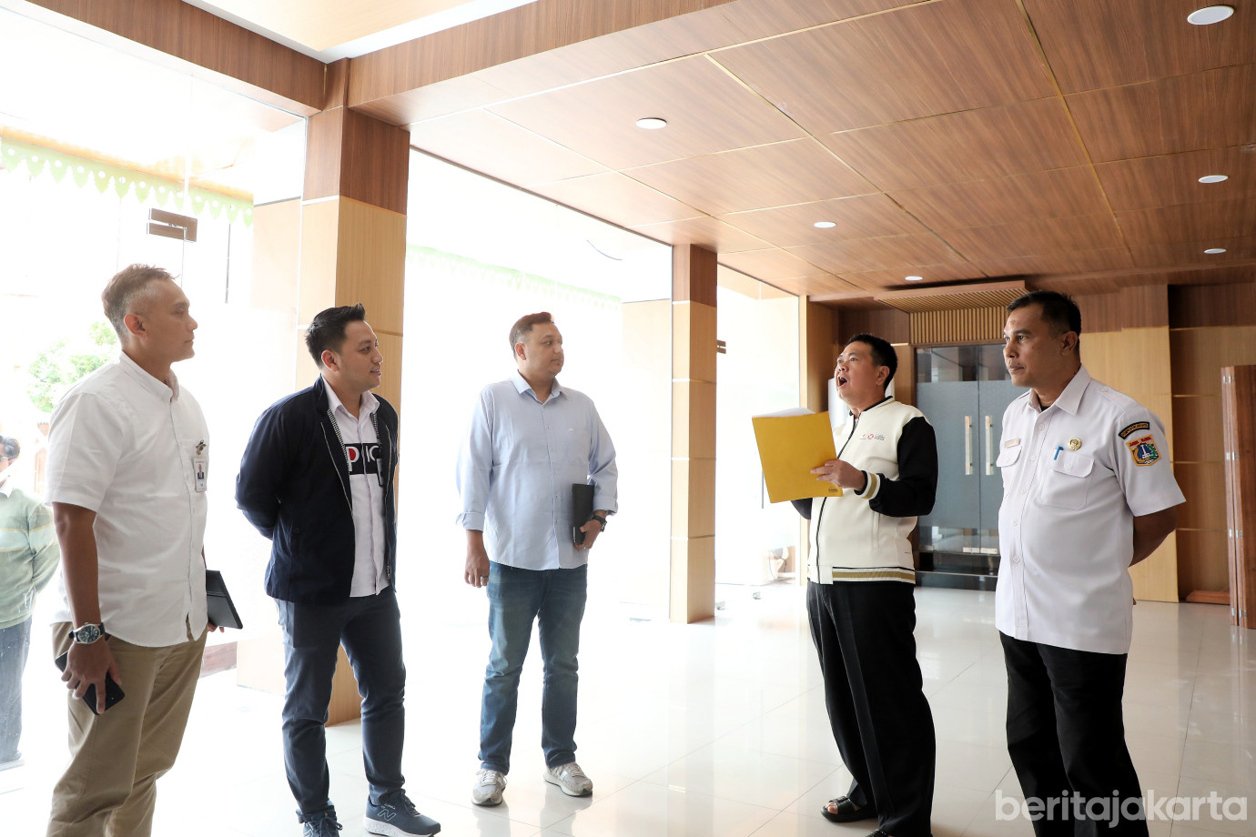 1.Kadispora Tinjau Kesiapan GOR Otista Sambut POPNAS.jpg