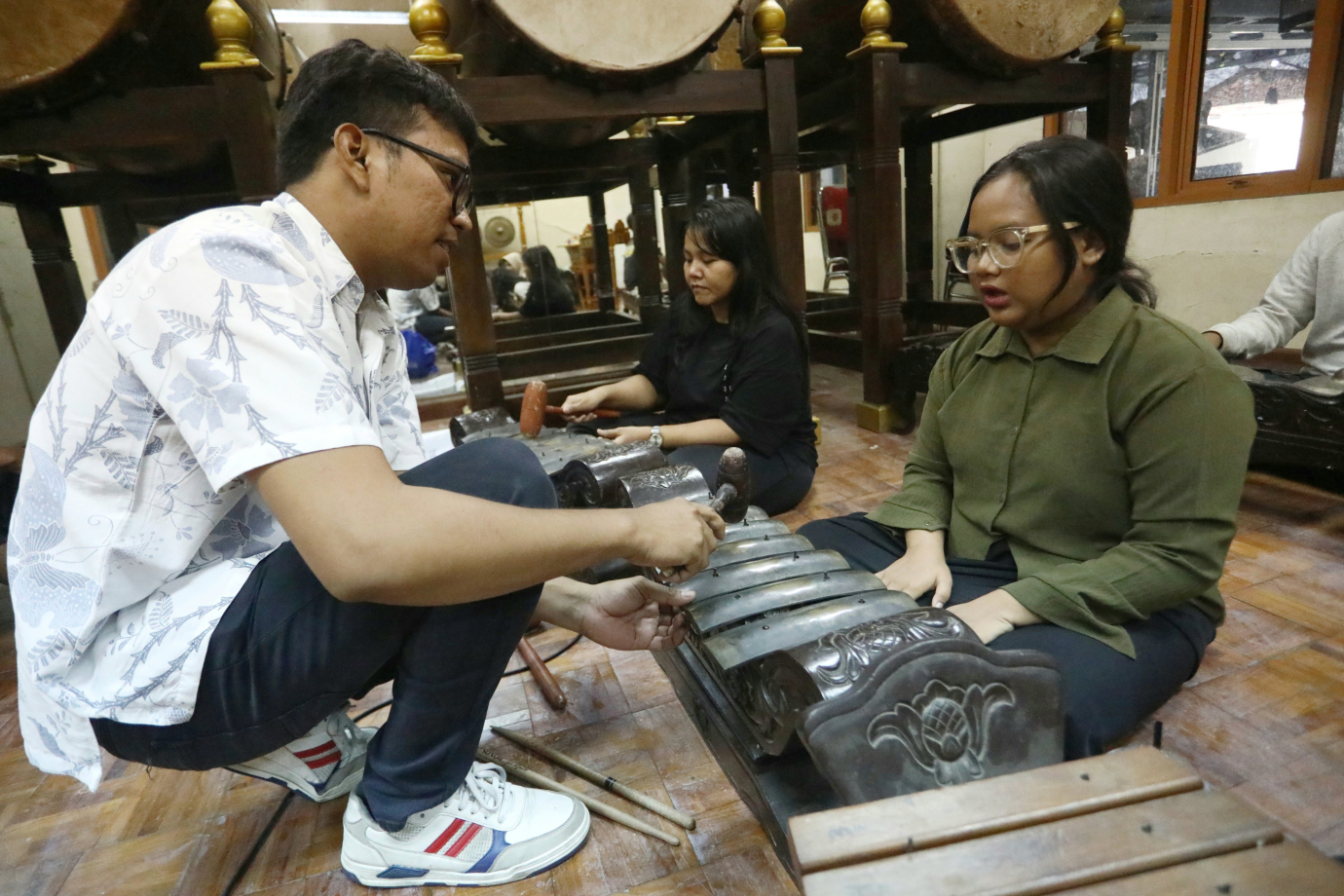 4 Sudinbud Jajabar Gelar Pelatihan Seni Musik Nusantara_4.jpg