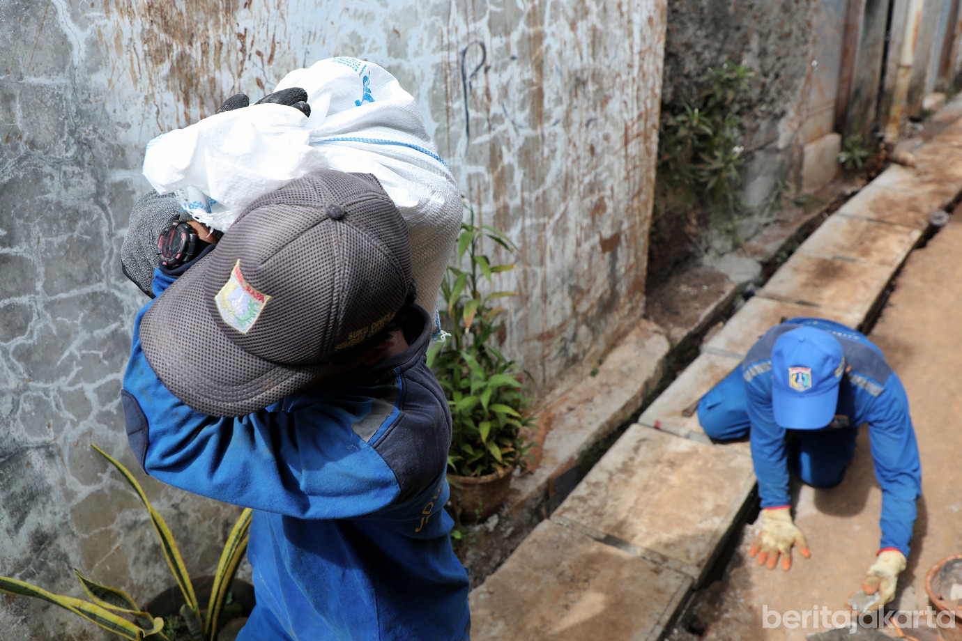 3.Sudin SDA Jaktim Normalisasi Saluran Sepanjang 84 Meter di Susukan .jpg