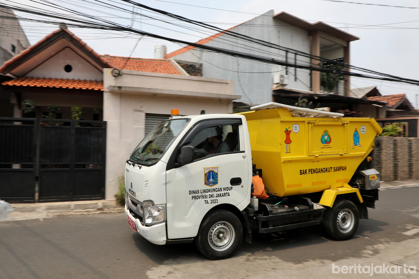 2.Pemprov DKI Jakarta Buka Layanan Angkut Sampah Besar Gratis.jpg