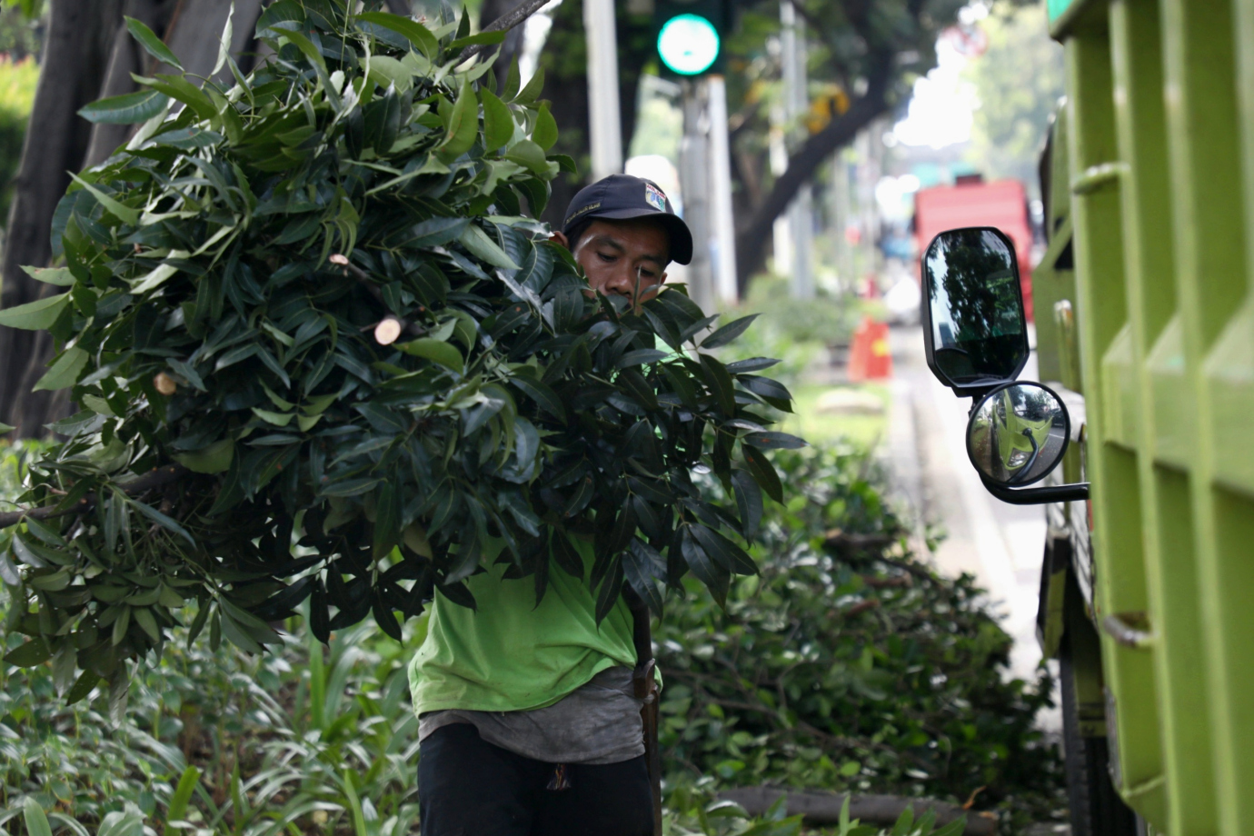 4 Penopingqn pohon di jalan kebon sirih 4.jpg