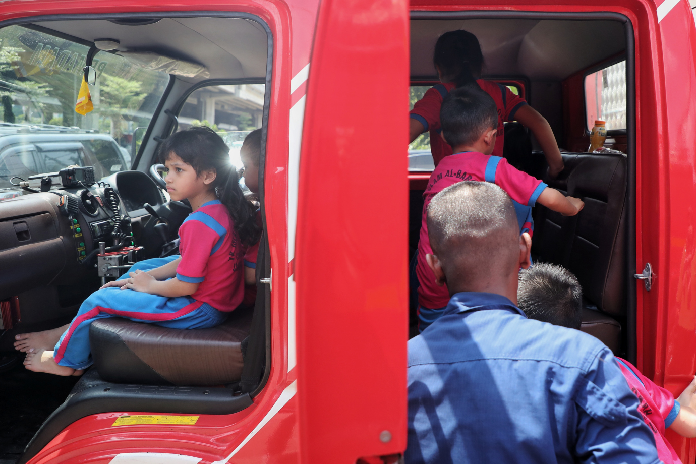 3.Kunjungan Anak Sekolah Ke Damkar Jatinegara.jpg