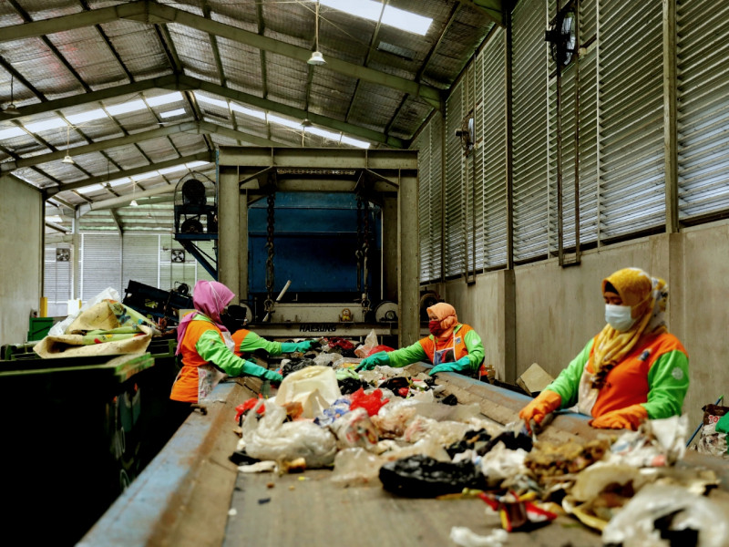 8 PLTSa Merah Putih.jpg