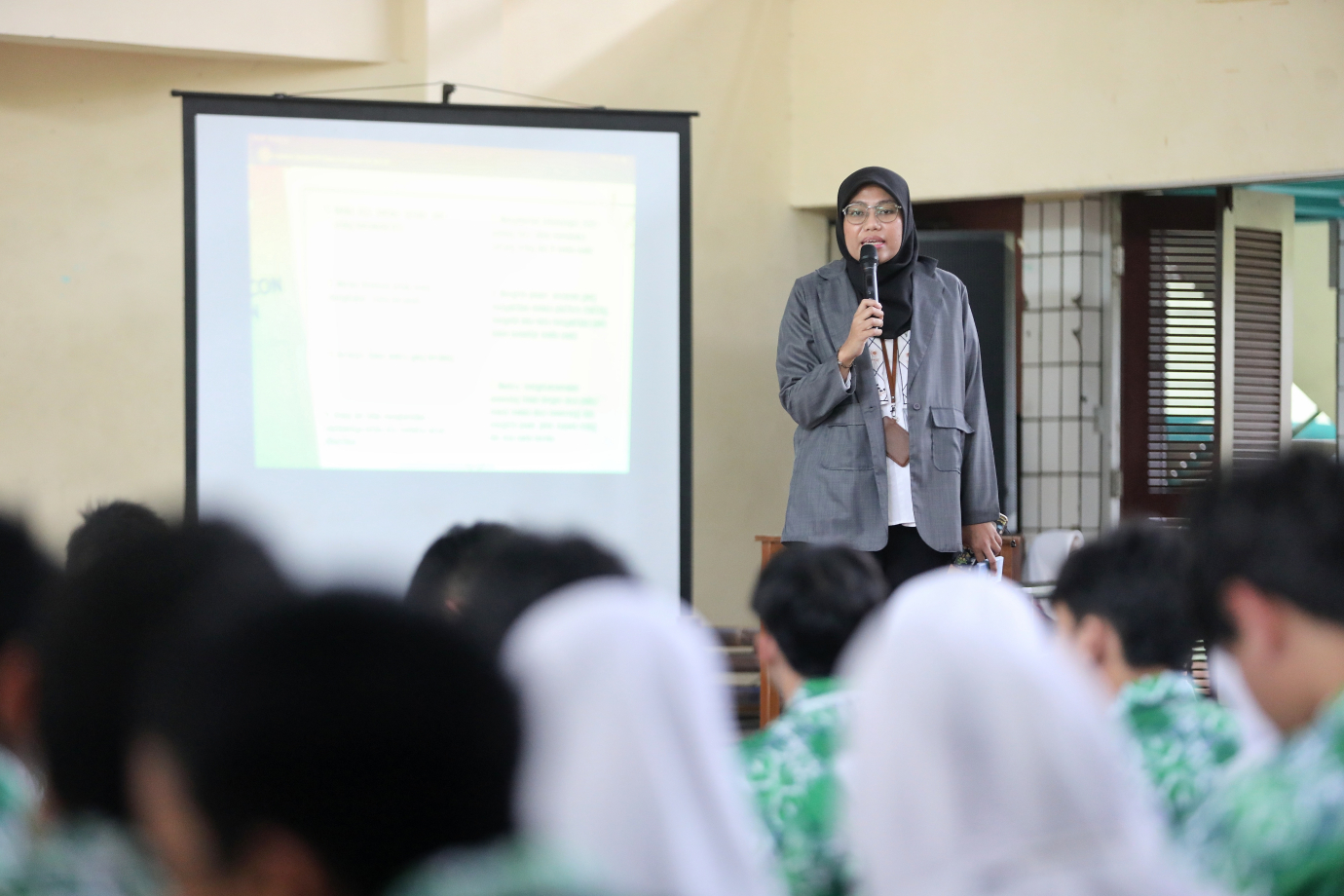1.Satpol PP Goes To School Sambangi SMA Al-Azhar 3.jpg