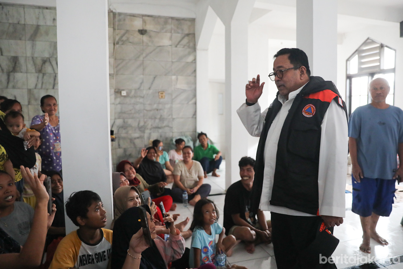 Wagub Pengungsian Banjir-8.jpg