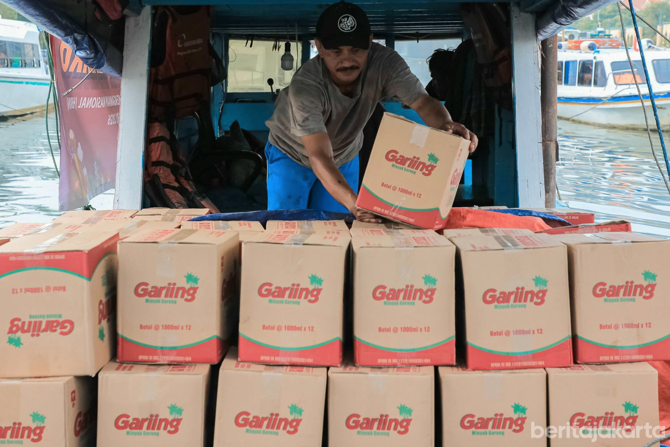 2gub lepas logistik ke pulau seribu.jpg