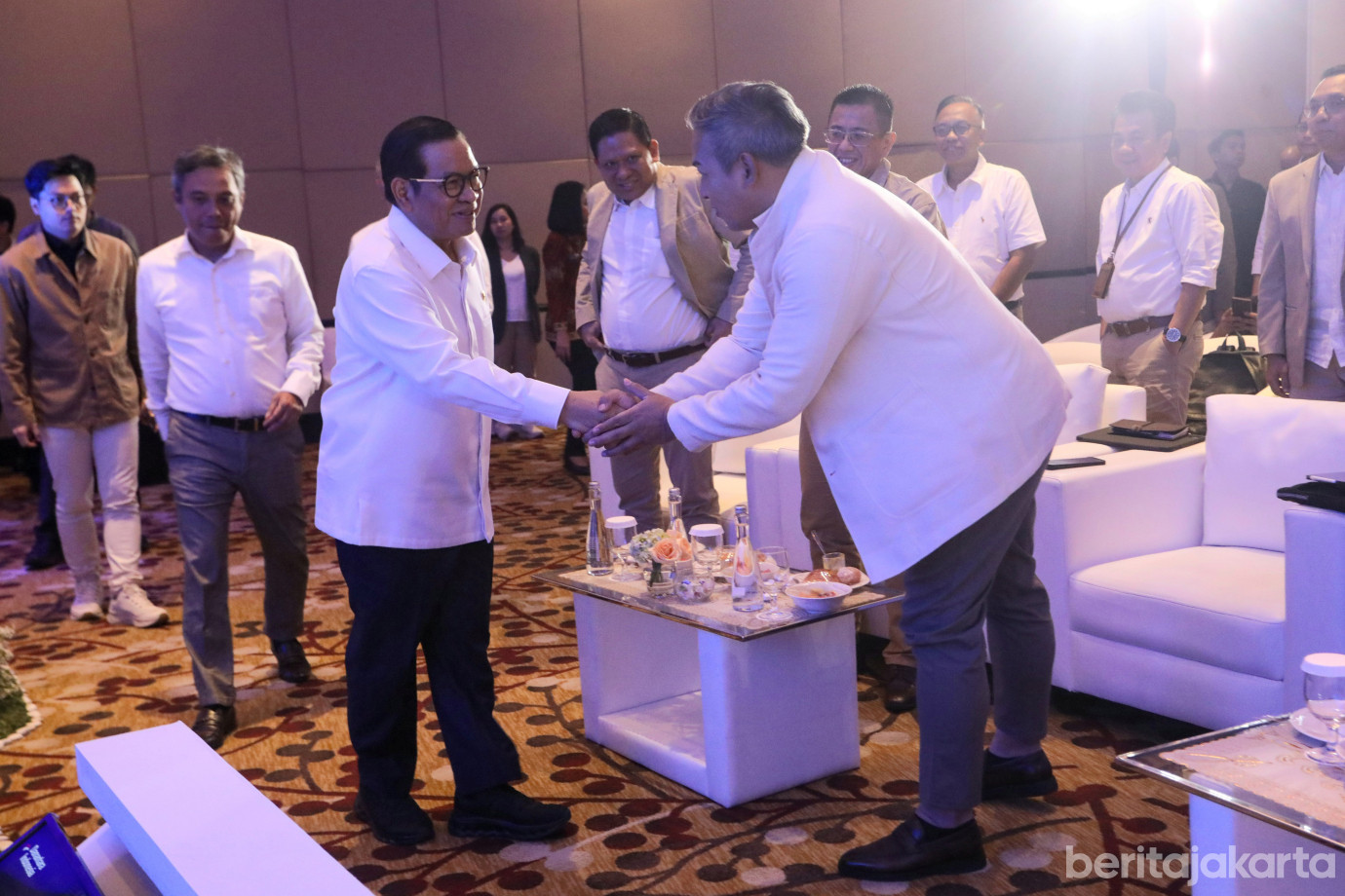 1 Gubernur Pramono Paparkan Kepemimpinan Transformatif di Top Team Workshop Bank BTN_1.jpg