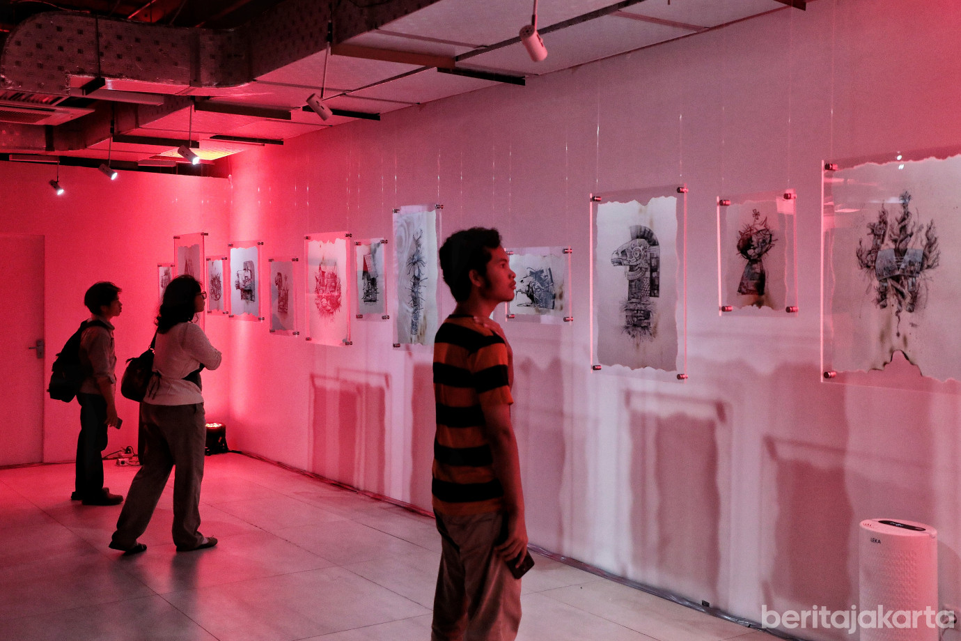 7.Melihat Pameran Seni Bertajuk _Pinata_ Karya Herzven.jpg