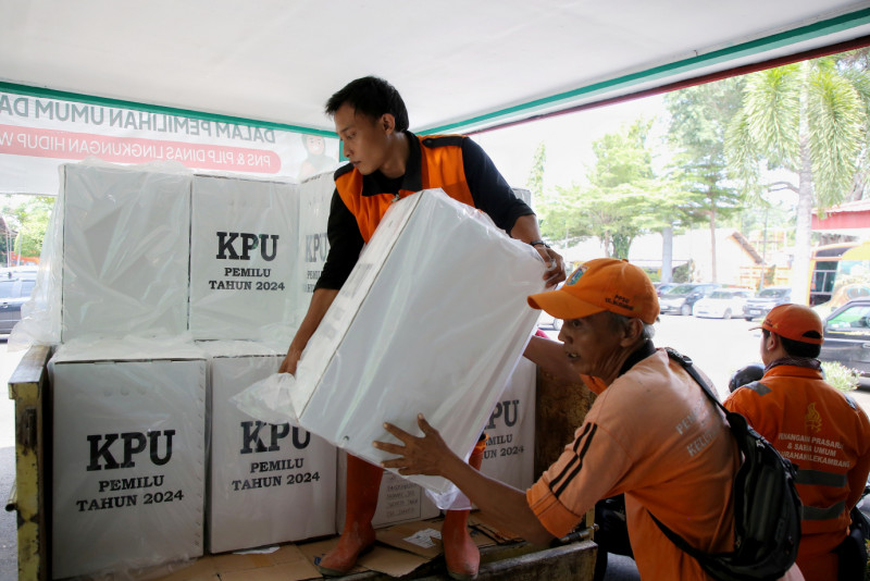 4.Pendistribusian Logistik Pemilu.jpg