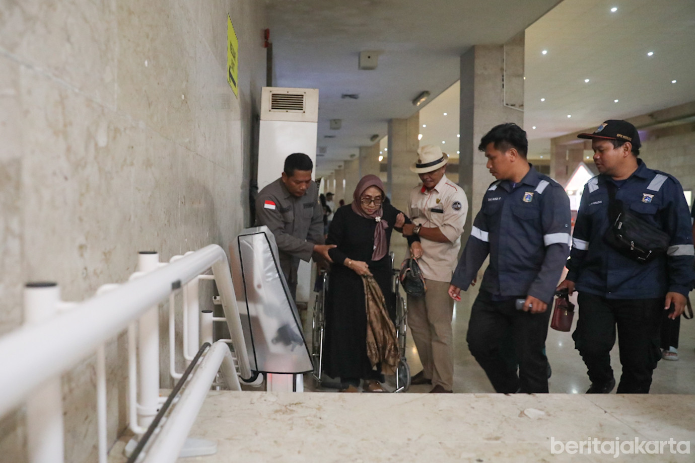 lift chair monas-1.jpg