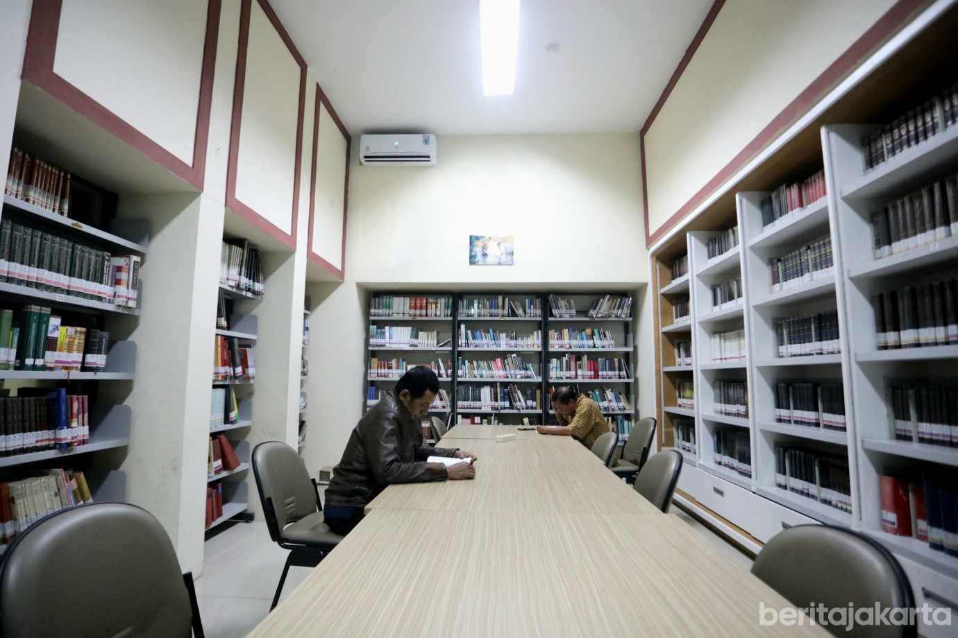 6 Warga Antusias Manfaatkan Layanan Malam Perpustakaan Jakarta_6.jpg