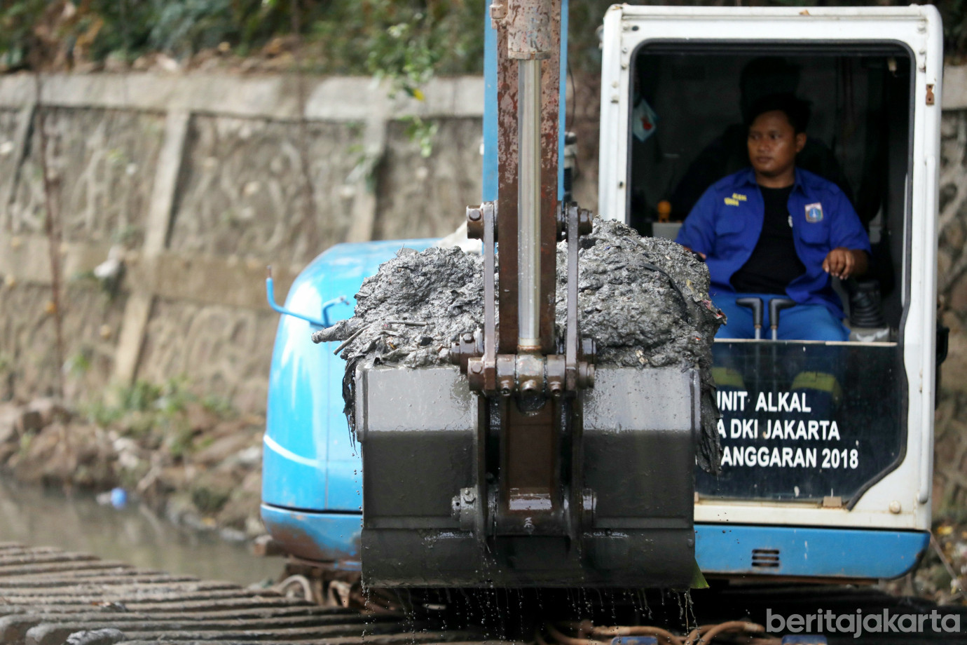 5 Sudin SDA Jaksel Keruk Kali Grogol Sepanjang 300 Meter untuk Cegah Banjir_5.jpg