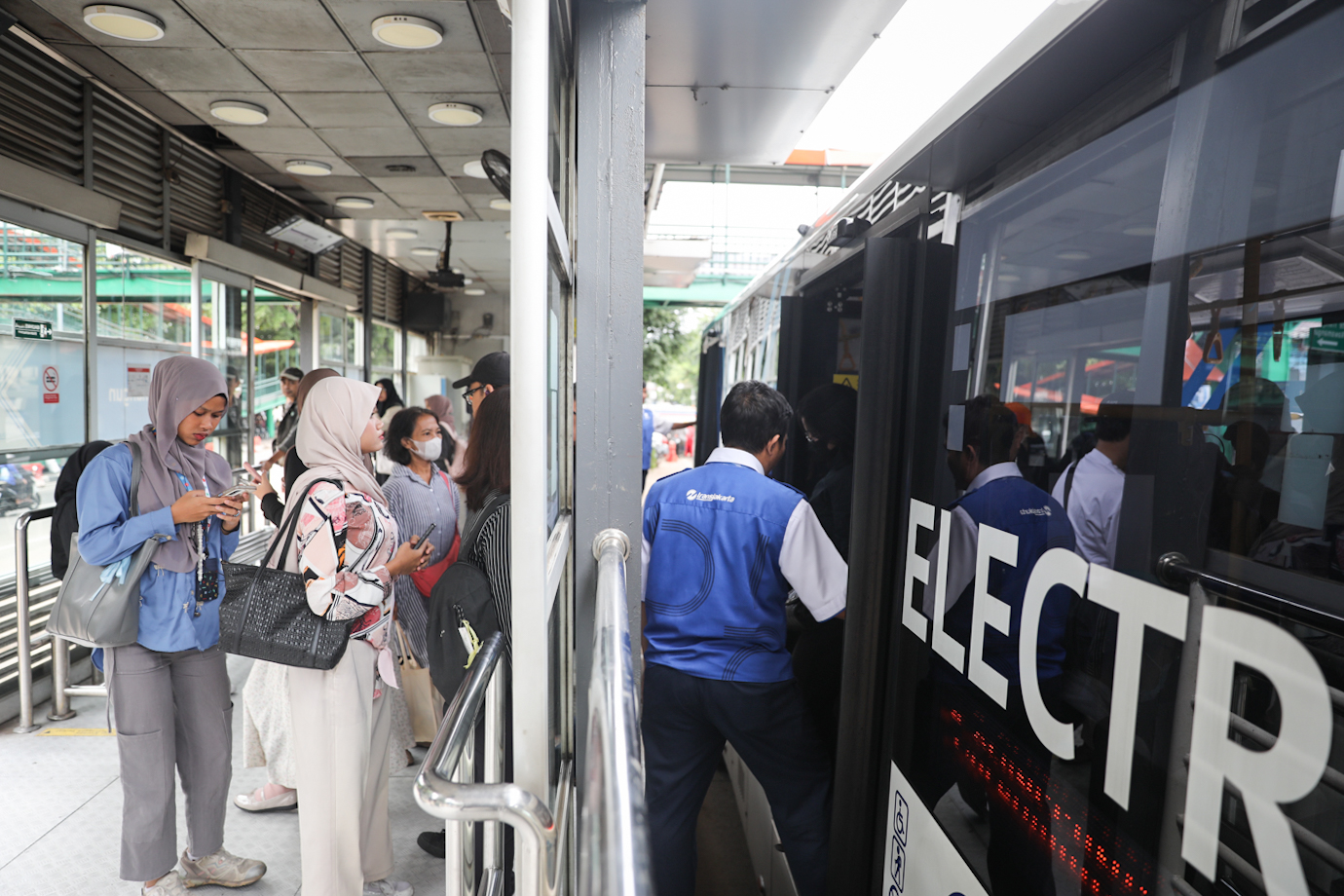 Halte Transjakarta Rawamangun-6.jpg