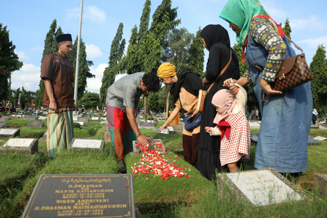 03 ziarah tpu utan kayu.jpg