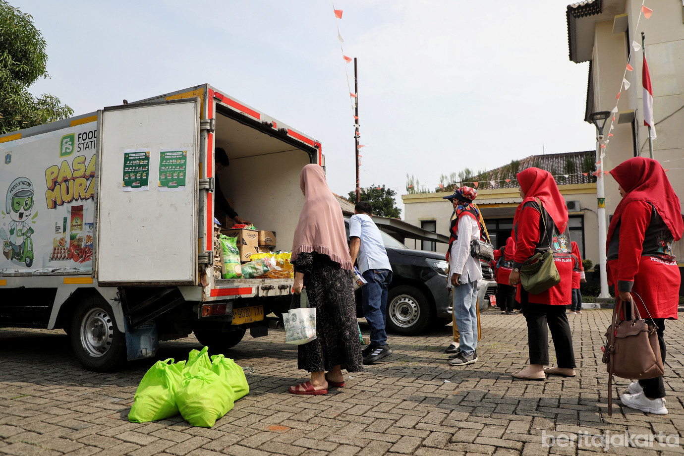 1.Food Station Gelar Pasar Murah di Lima Lokasi.jpg