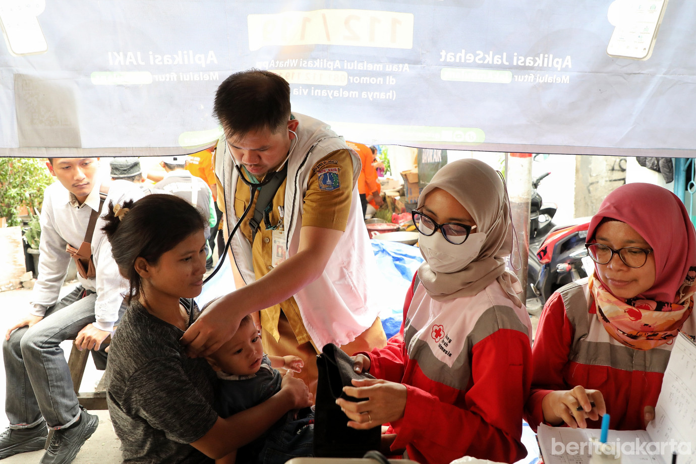 1.Puskesmas Tamansari Beri Layanan Kesehatan Gratis bagi Penyintas Kebakaran Tangki.jpg