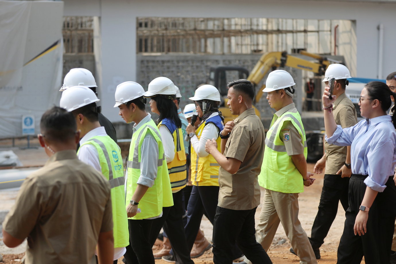 2.Pj Gubernur Bersama Wapres Tinjau Pembangunan Cibubur Youth Elite Sport Center (1).jpg