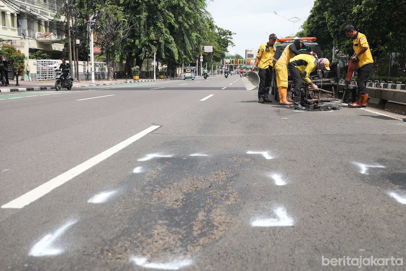 Aspal Jalan Matraman-2 (1).jpg