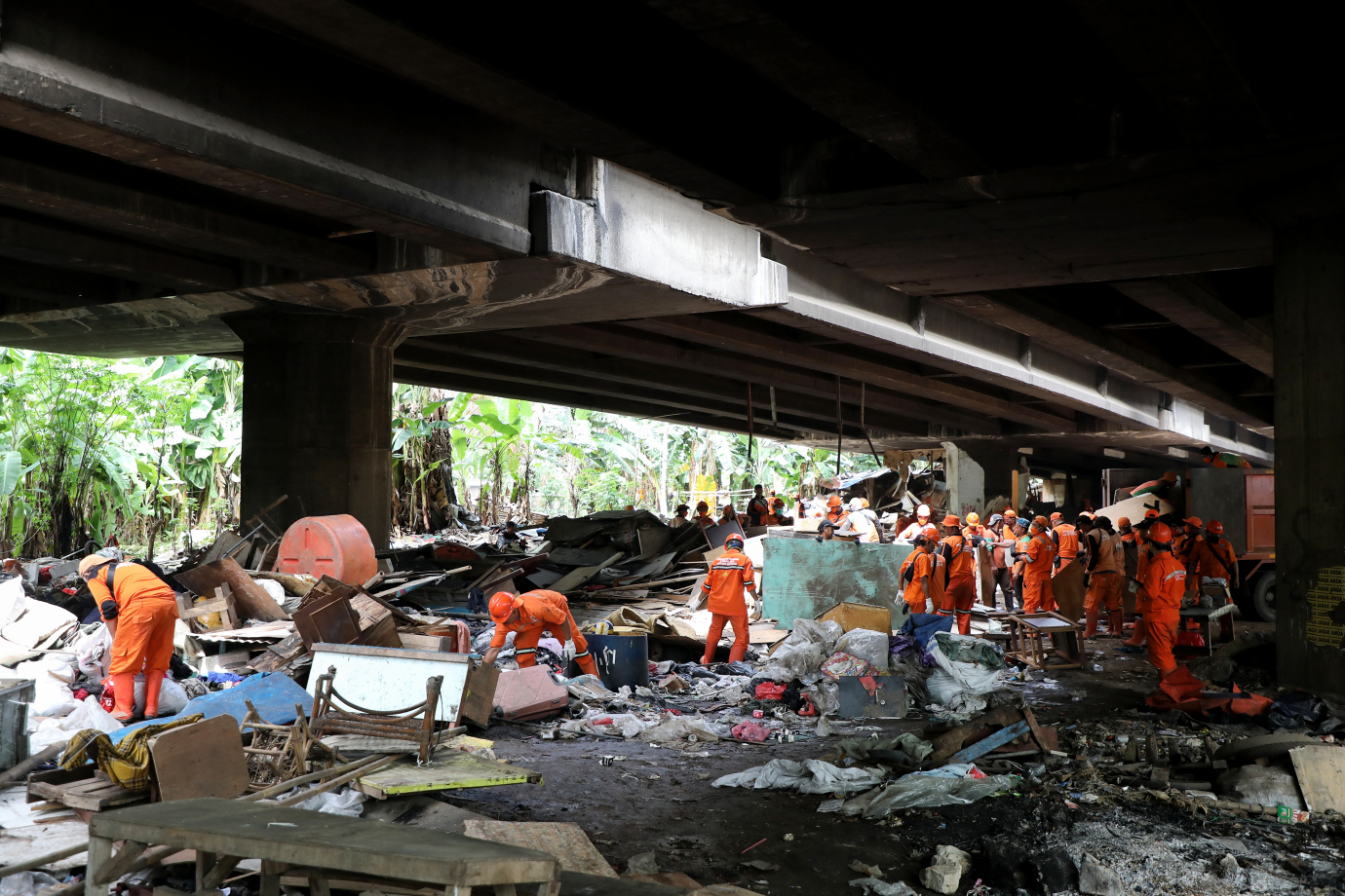 8.Personel Lintas OPD Tata Kolong Tol Jelambar Baru.jpg