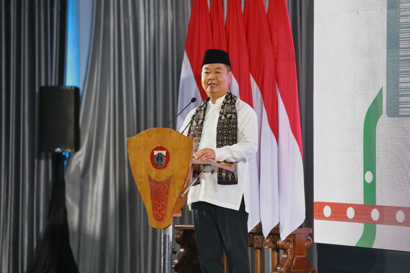 4-pj tj lulus.jpg