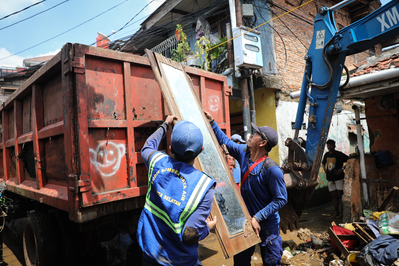 Penanganan Pascabanjir Rawajati-6.jpg