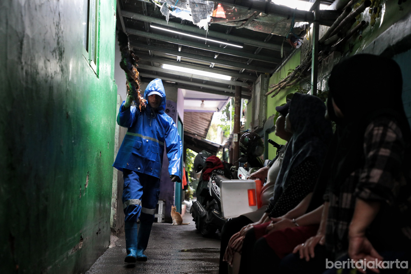 8.Rumah Longsor di Srengseng Sawah .jpg