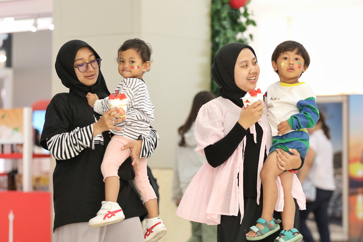 5.Antusiasme Pengunjung Pada Hari Terakhir Nonsan Strawberry Festival 2025.jpg