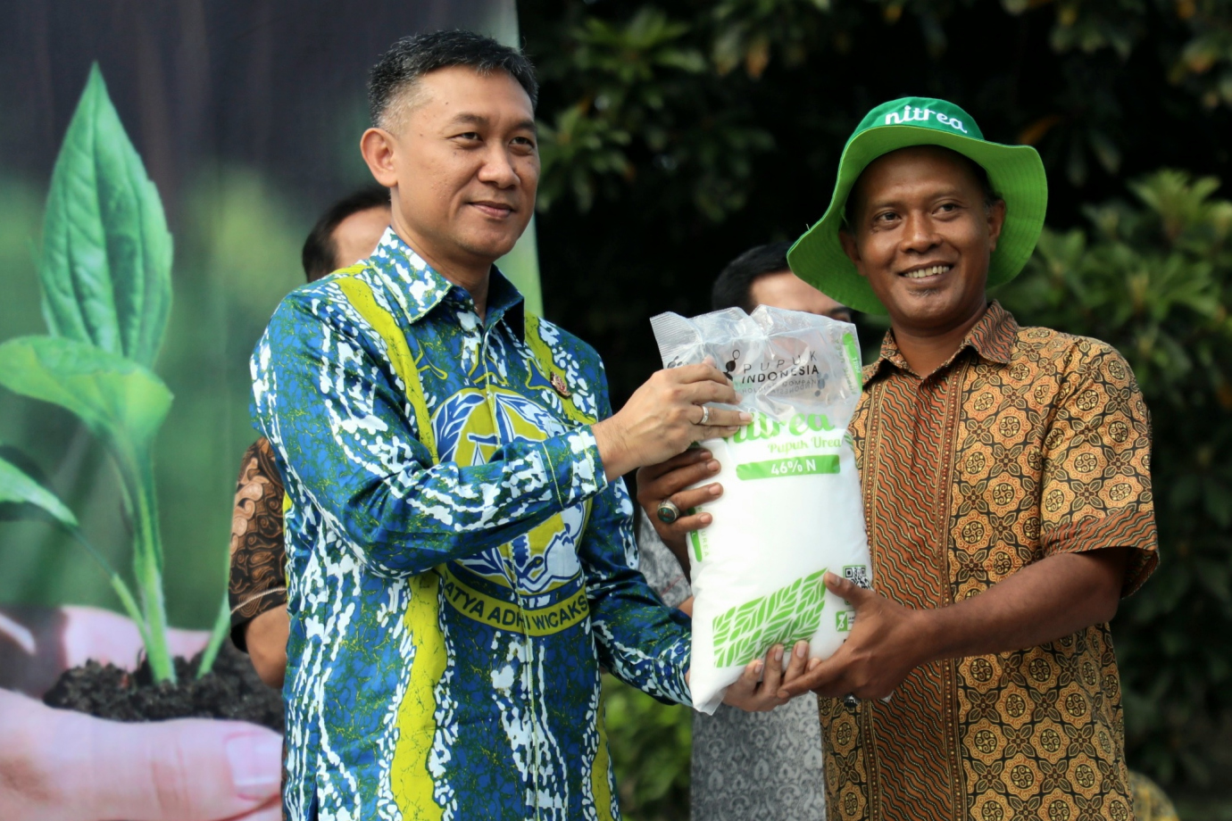 5 Pj Gubernur Penyerahan Pupuk 5.jpg