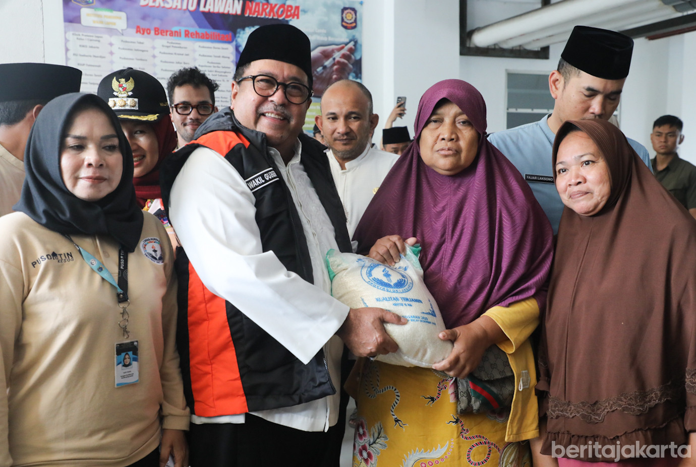 Wagub Pengungsian Banjir-3.jpg