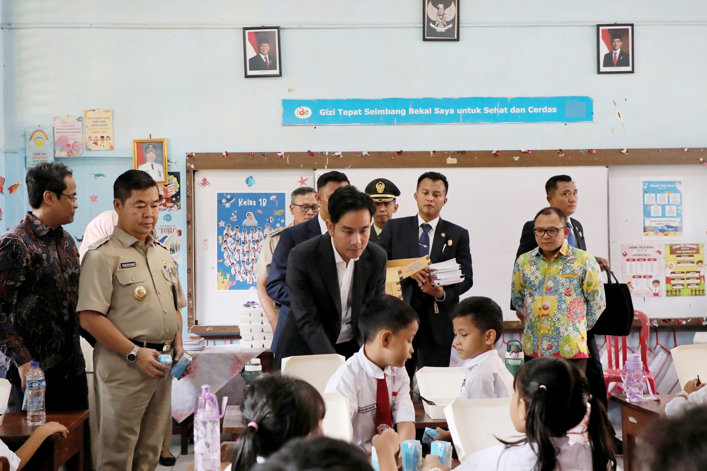 5.Pj Gubernur Tinjau Makan Siang Gratis di SDN 03 Menteng.jpg