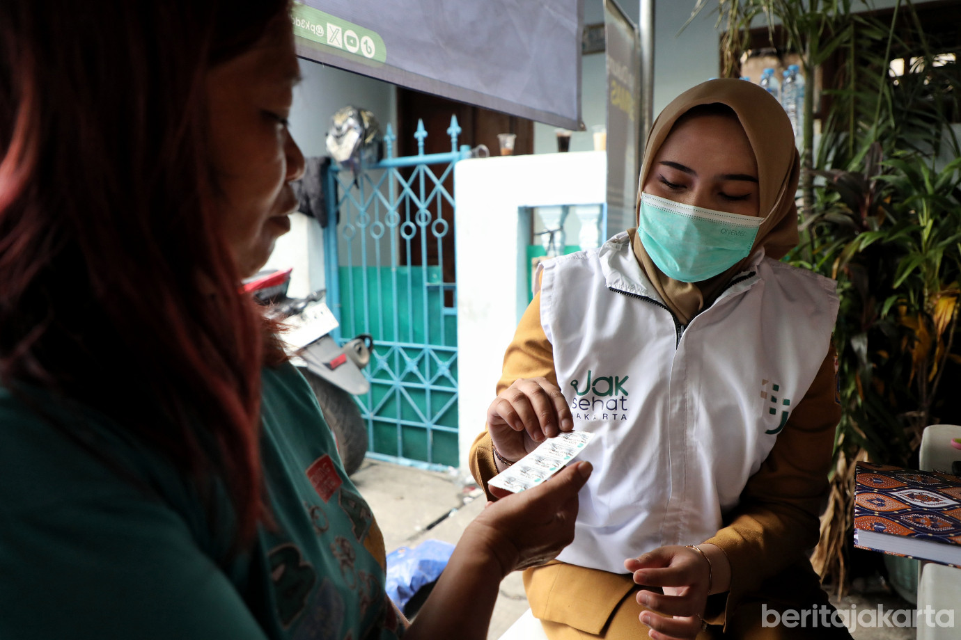 6.Puskesmas Tamansari Beri Layanan Kesehatan Gratis bagi Penyintas Kebakaran Tangki.jpg