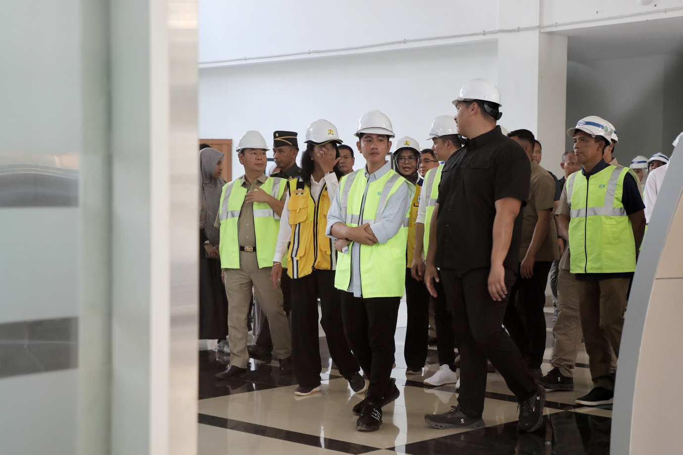4.Pj Gubernur Bersama Wapres Tinjau Pembangunan Cibubur Youth Elite Sport Center.jpg
