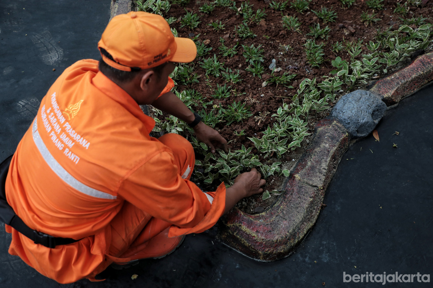 6.Kelurahan Pinang Ranti Sulap Lahan Tidur Jadi Taman Yang Menarik .jpg