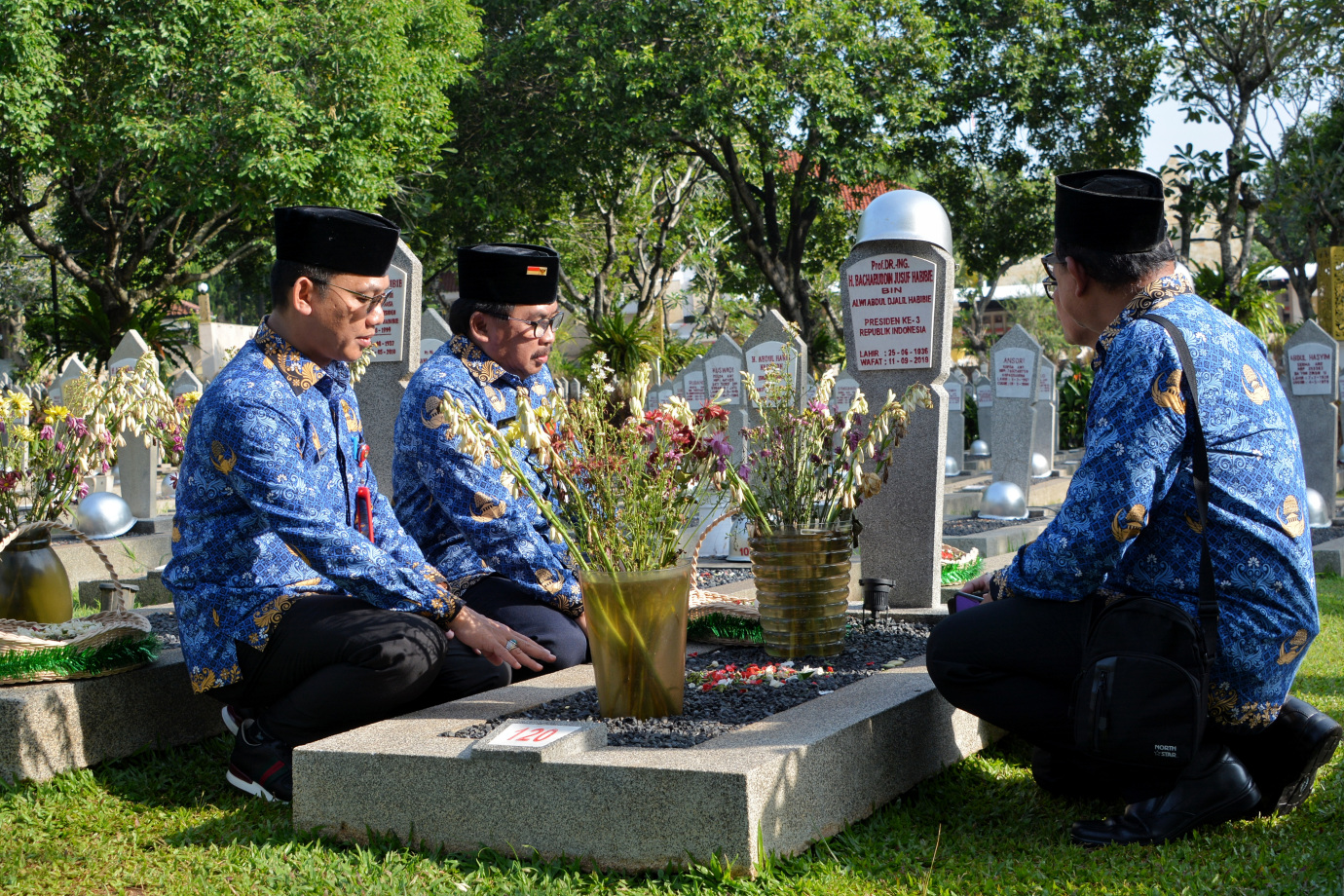 6.Ziarah TMP Kalibata.jpg