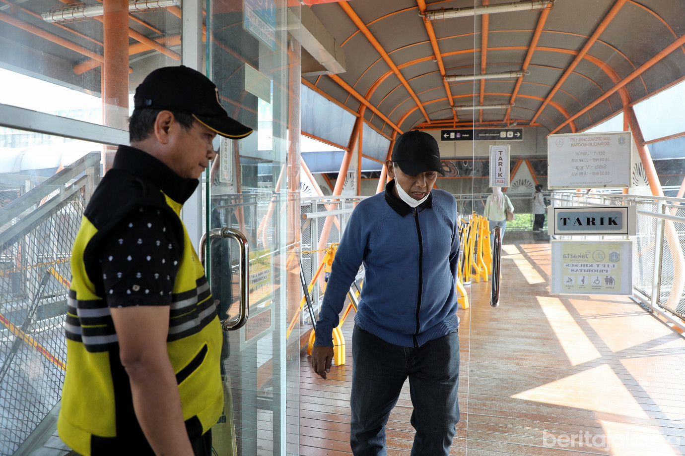 1.Lift Skywalk Kebayoran Lama Kembali Beroperasi Setelah Perbaikan Teknis.jpg