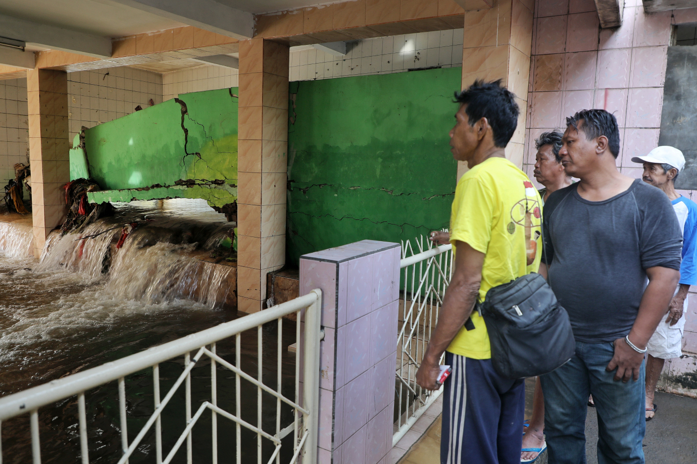 1.Penanganan Tanggul Jebol di Jatipadang.jpg