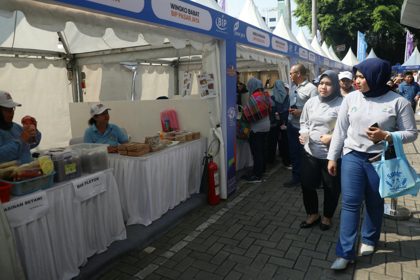 6 Pj Gubernur bazar pasar jaya6.jpg