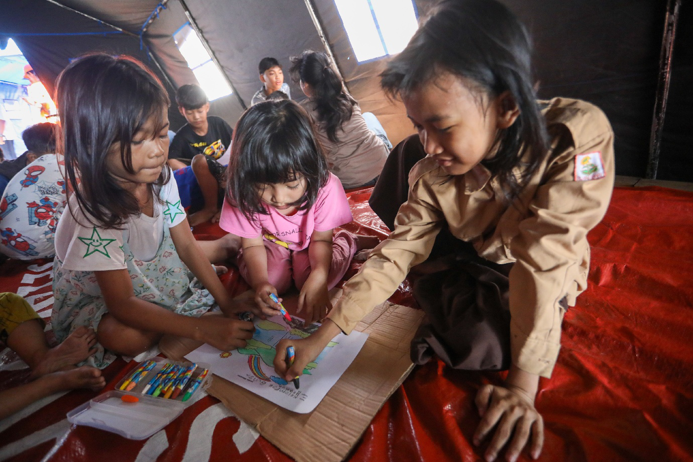 5 Puskesmas Tambora Berikan Layanan Kesehatan untuk Penyintas Kebakaran di Duri Utara_5.jpg