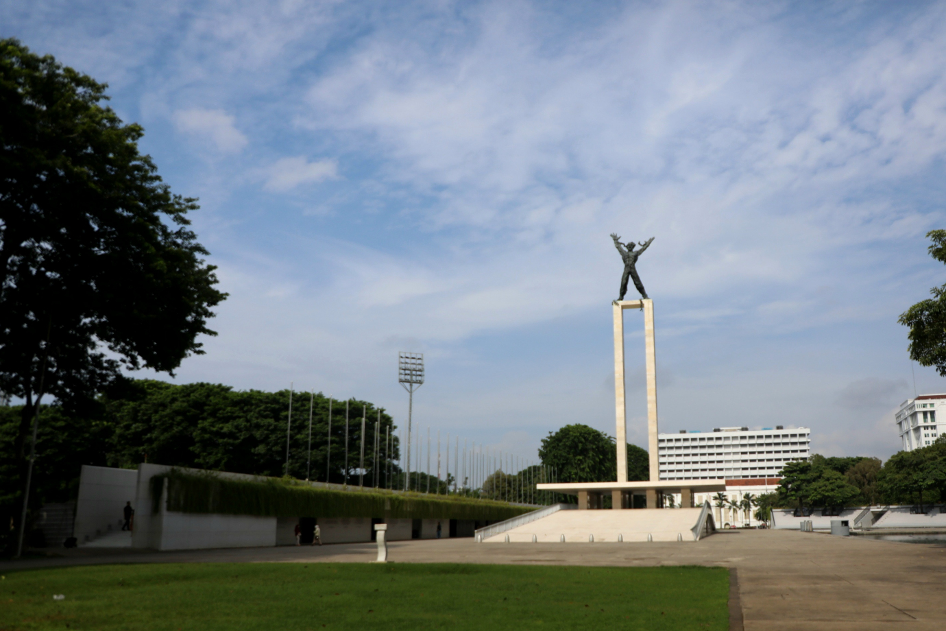 1 Menghabiskan Waktu Sore Hari di Taman Lapangan Banteng_1.jpg