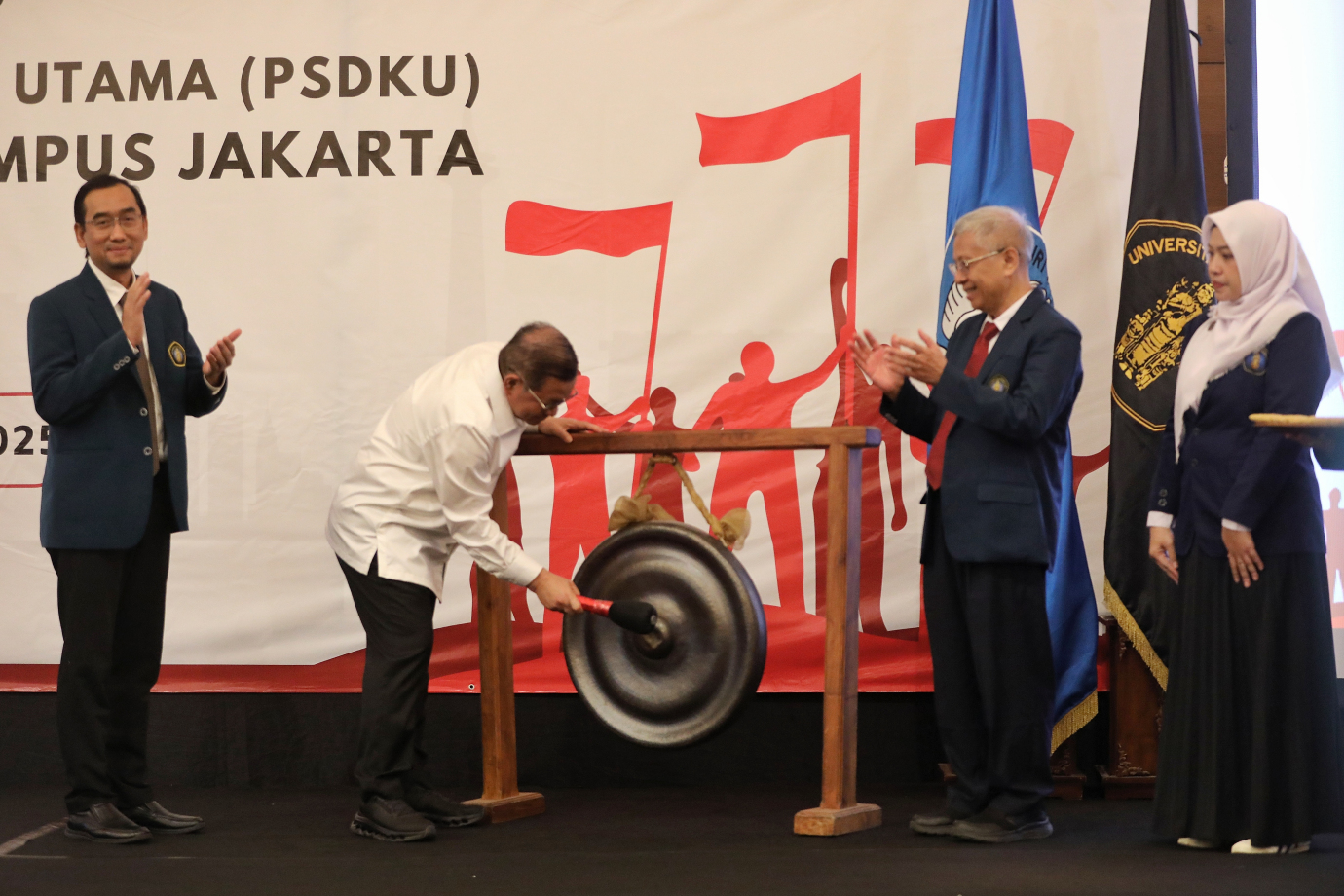 4.Pram Paparkan Tantangan dan Potensi Jakarta ke Mahasiswa Pascasajarana UB.jpg
