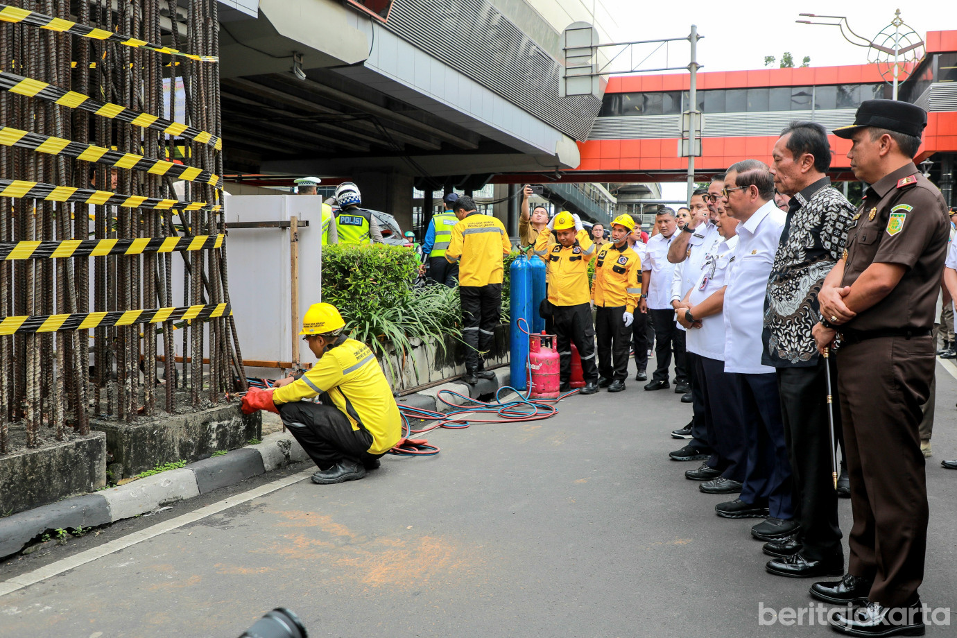 4-1gub monorel dibongkar.jpg