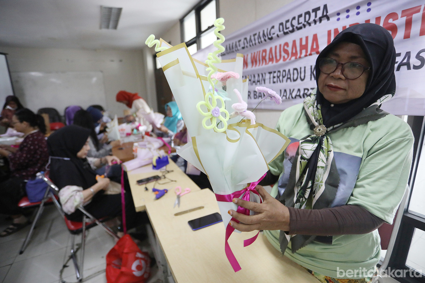 pelatihan-buket-bunga-kawat-bulu-05.jpg