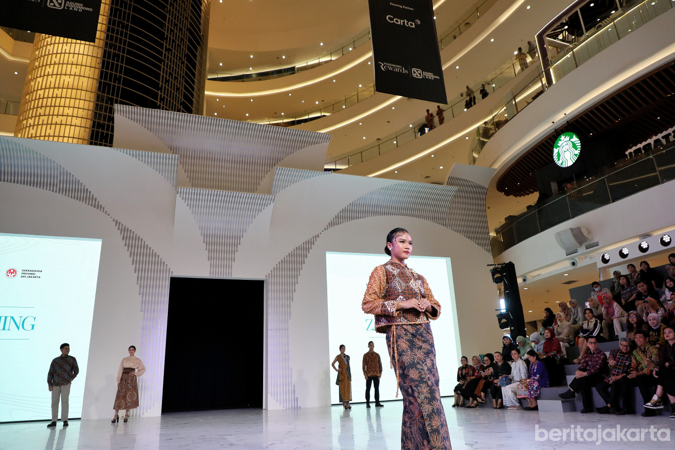 2.Dekranasda DKI Ramaikan Senayan City Fashion Nation 19th Edition.jpg