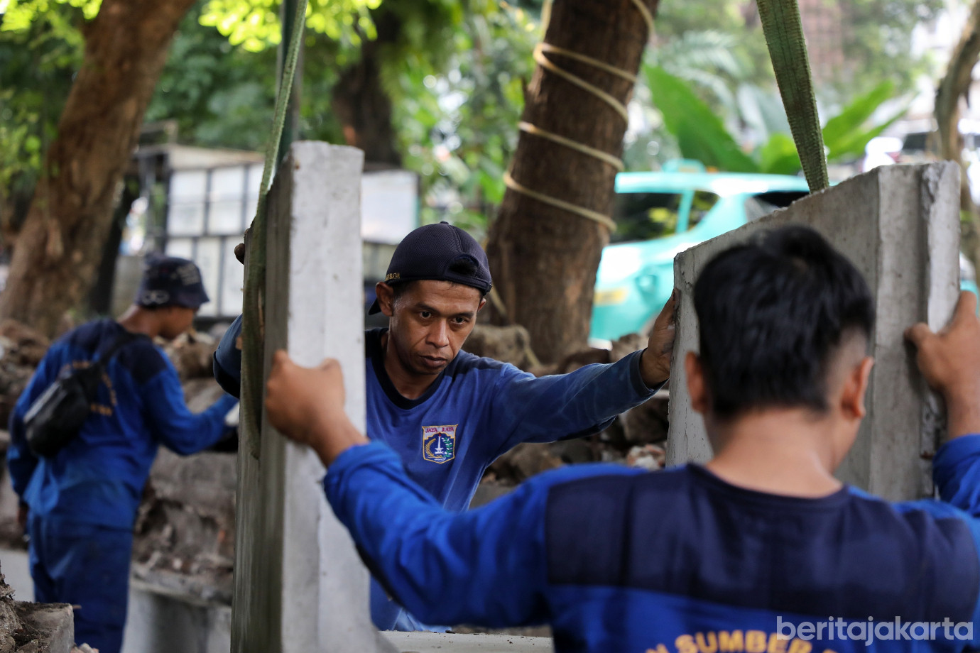 4.Sudin SDA Kebayoran Baru Lakukan Normalisasi Saluran di Jalan Darmawangsa IV.jpg