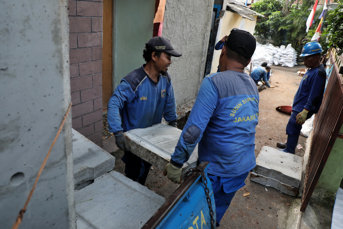 6.Satpel SDA Ciracas Normalisasi Saluran di Kelapa Dua Wetan.jpg